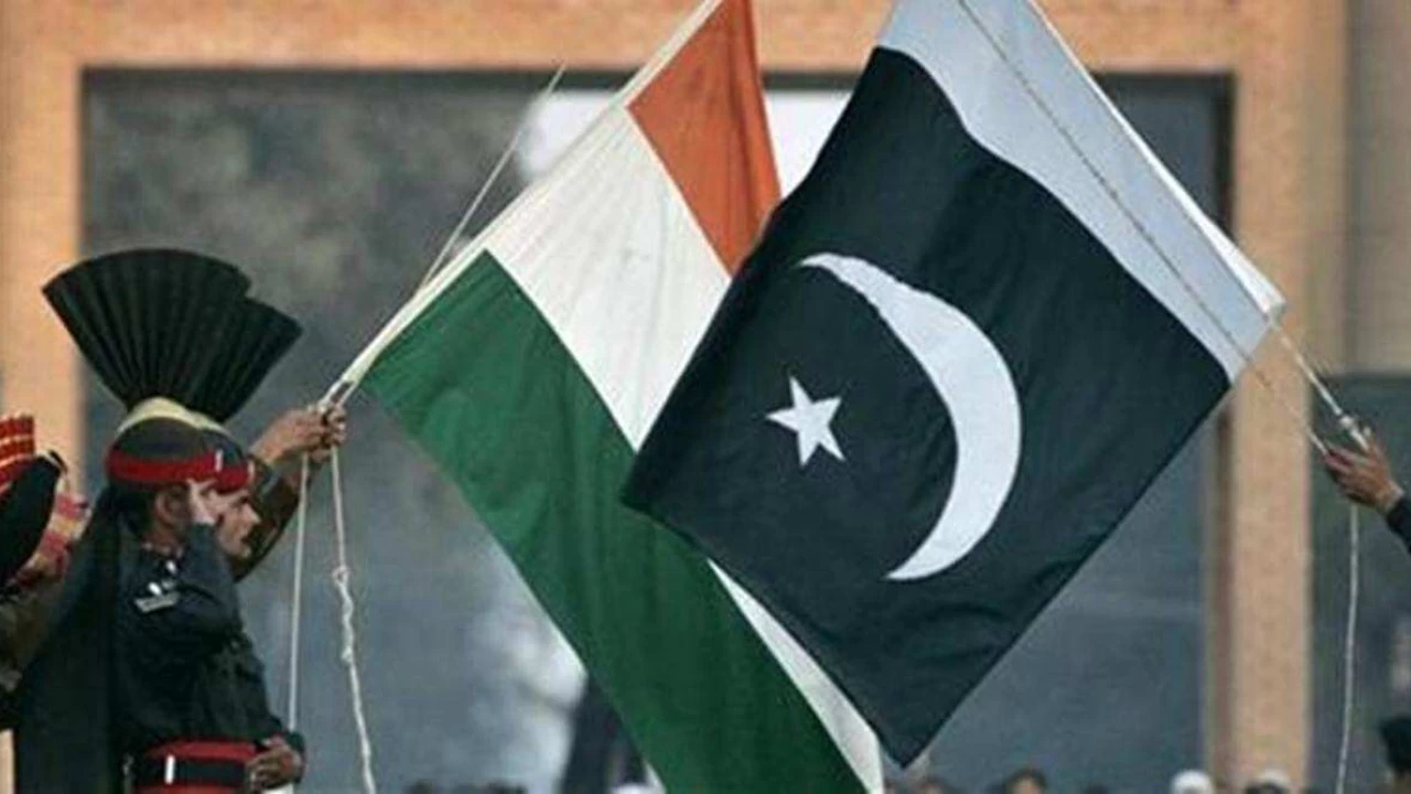 Pakistan, India swap lists of prisoners, nuclear installations