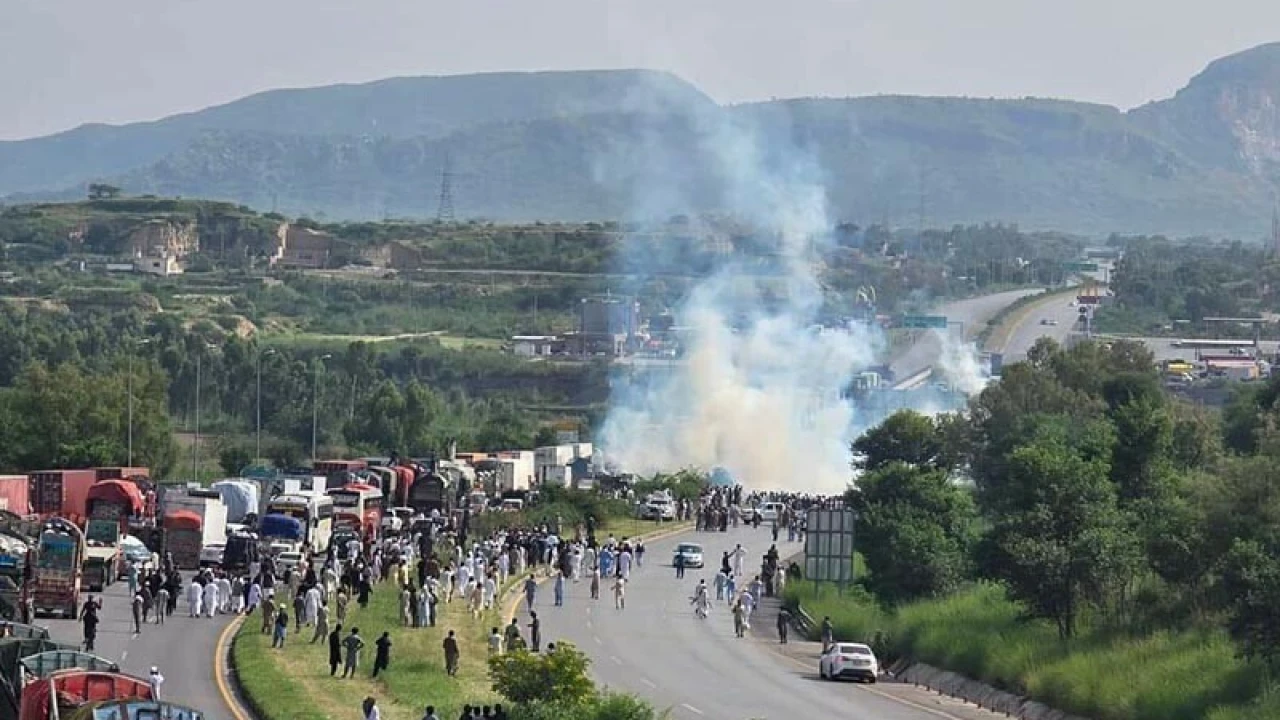 All roads to Rawalpindi closed after PTI workers clash with police