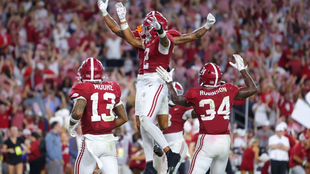 Bama blows 28-0 lead, escapes UGA on late TD