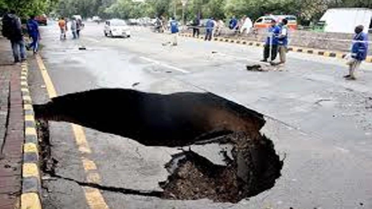 Crack on Lahore main road, car, two bikes fall