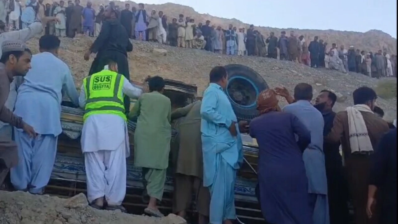 Quetta bus accident leaves seven dead, 19 injured