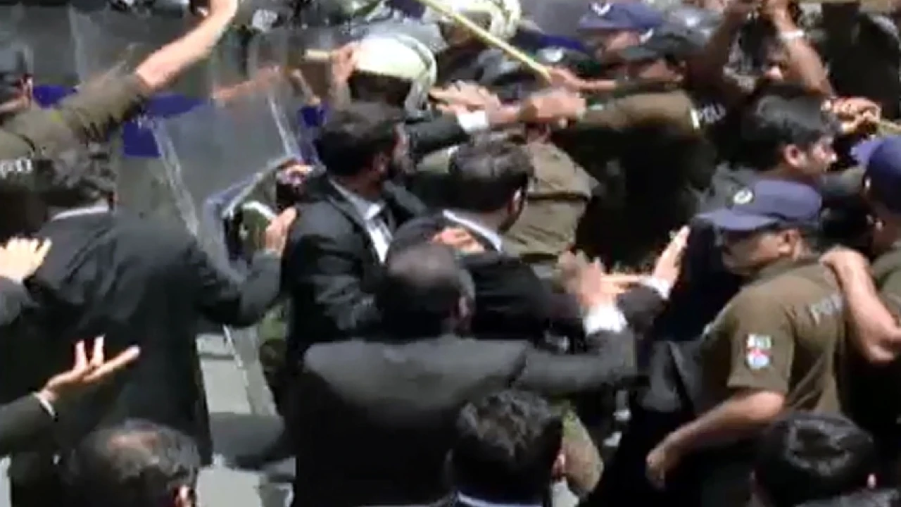 Police arrest 7 PTI lawyers arrested in Lahore