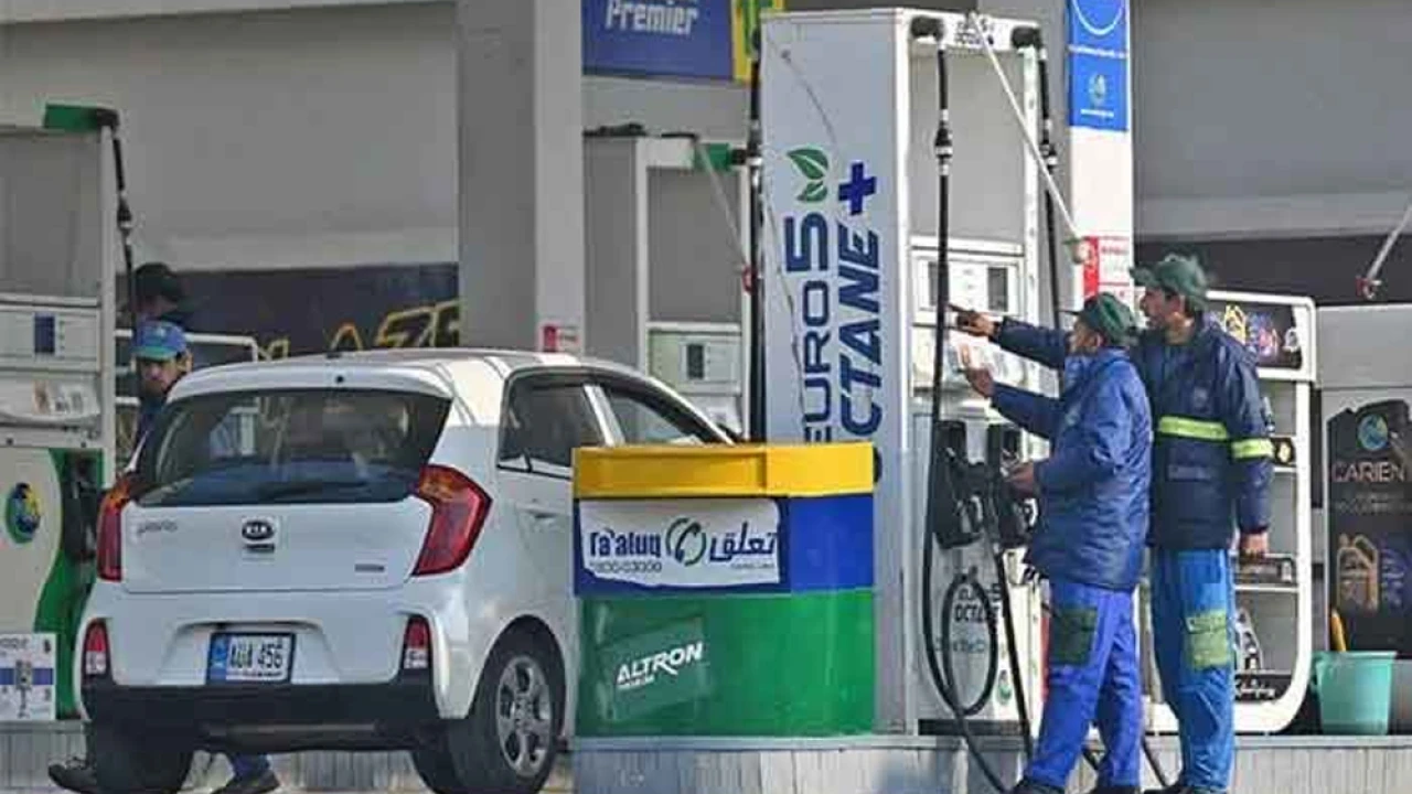 Sales of petroleum products plunge by 3pc on annual basis in Pakistan