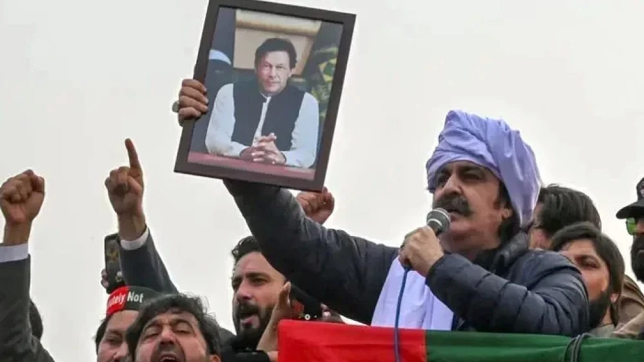 عمران خان اور علی امین گنڈاپور ر کے  خلاف اقدام قتل اور دہشتگردی کا مقدمہ درج