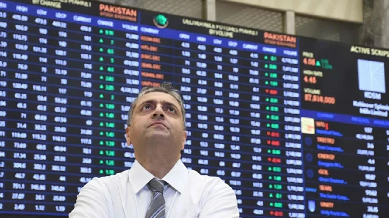 PSX: 100 Index surges over 500 points to hit new highs