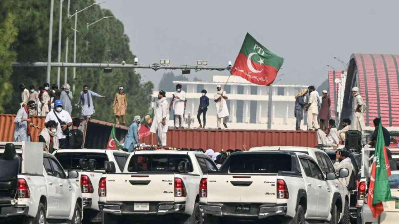 پی ٹی آئی کا  15 اکتوبر کا احتجاج ملتوی کرنا بانی چیئرمین سے ملاقات سے مشروط