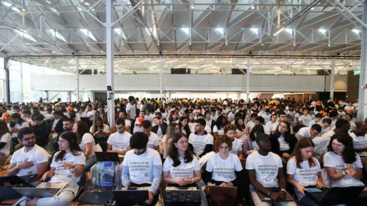 Portuguese school sets world record for largest programming lesson