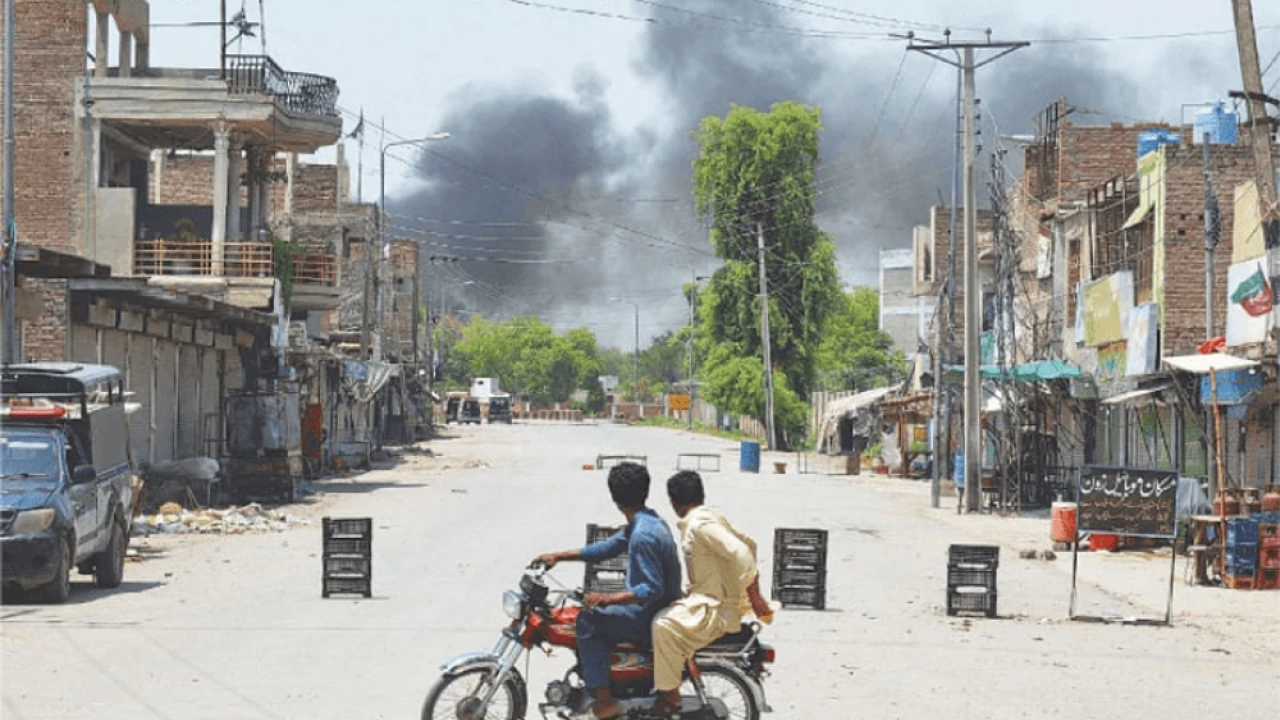 Four cops martyred, five terrorists killed in Bannu attack