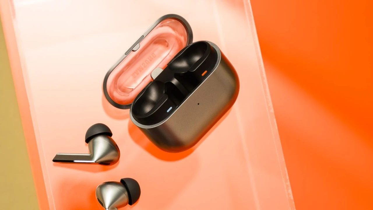 Samsung Galaxy Buds 3 Pro review: light ’em up