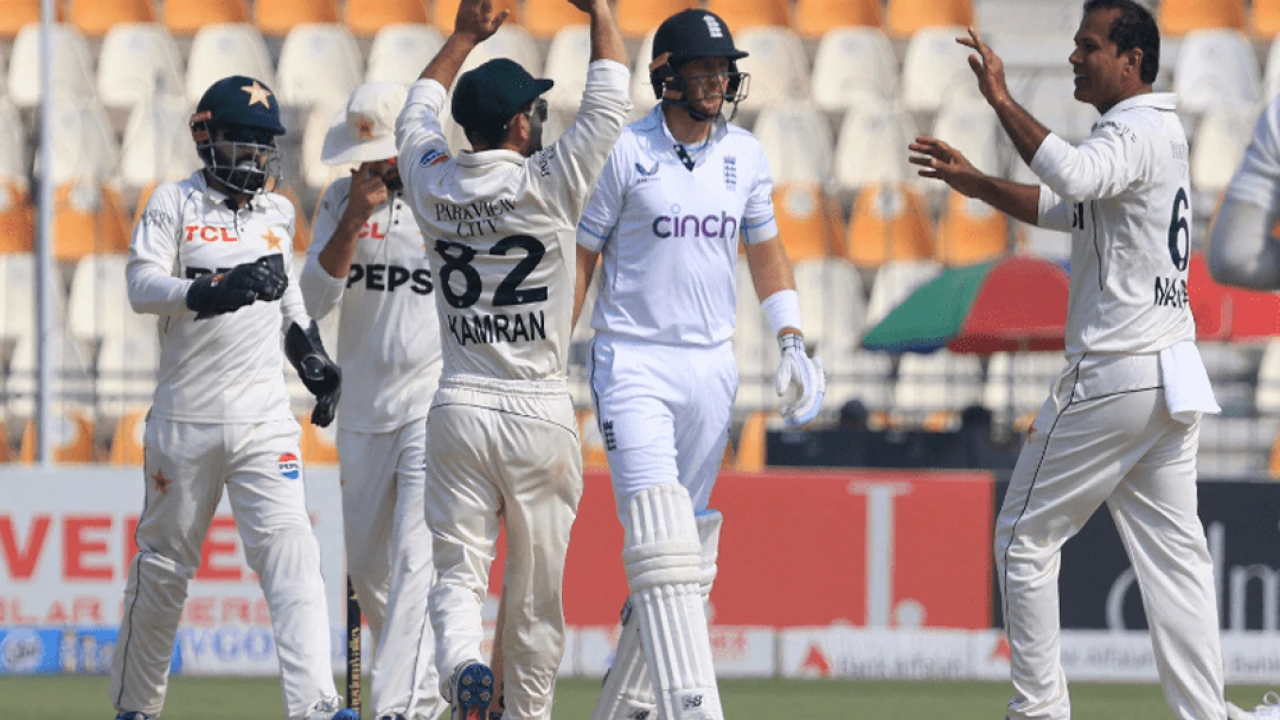 Pakistan win 2nd Test against England by 152 runs