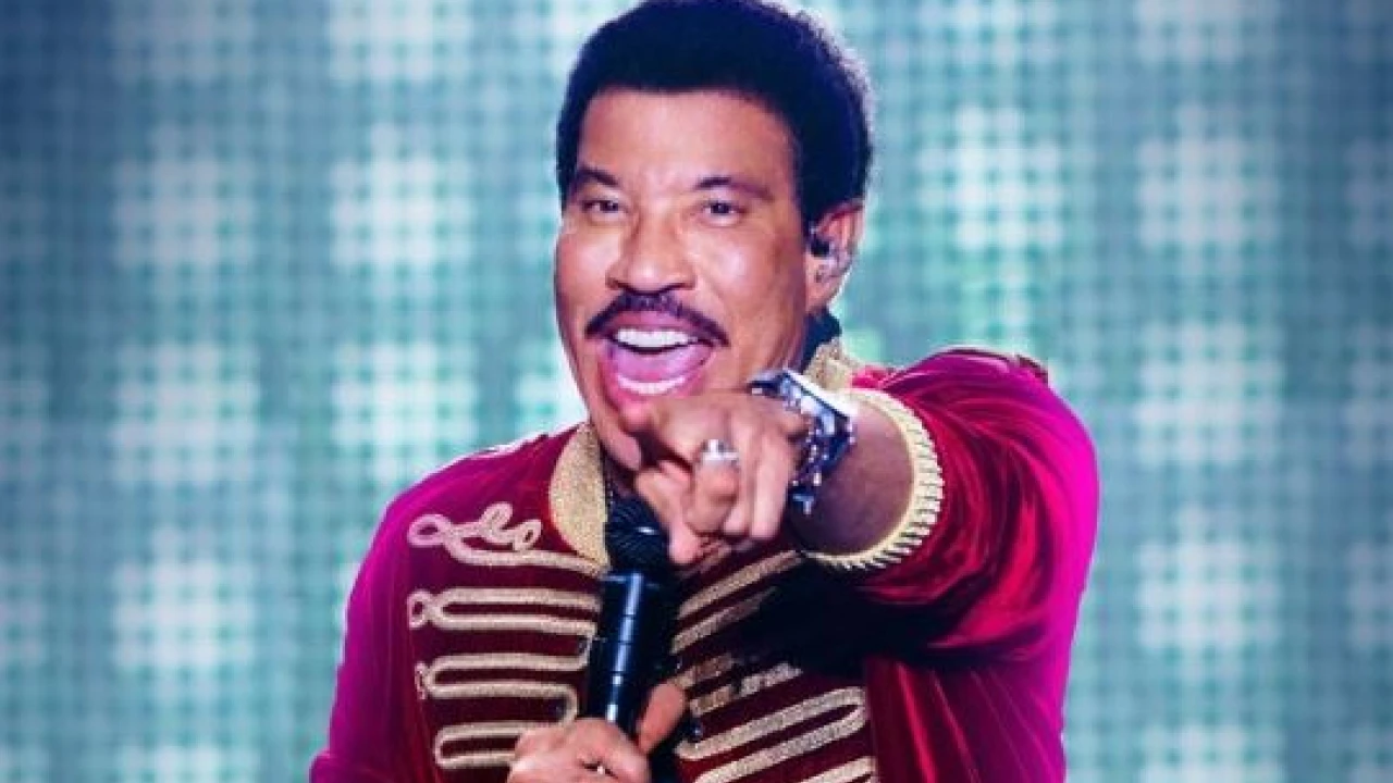 Lionel Richie likens touring to vacation as he announces Europe shows