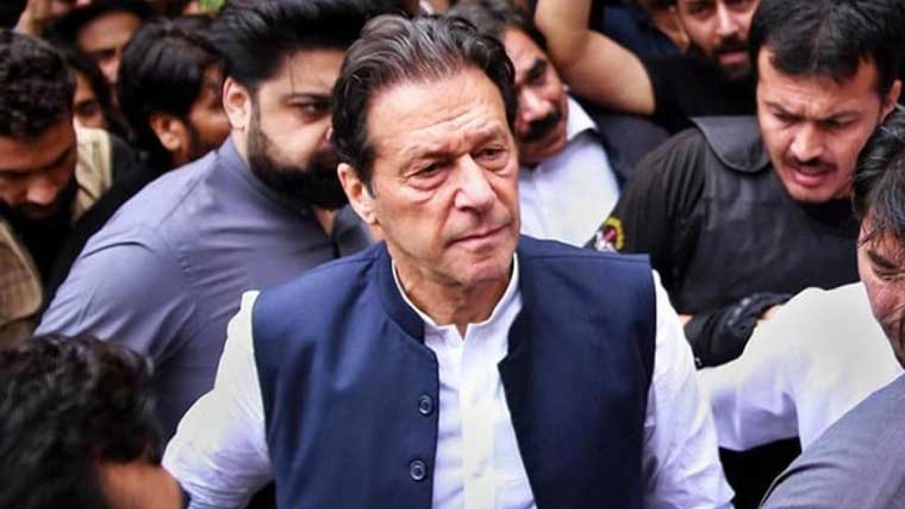 عمران خان سے ملاقات نہ کروانے پر توہینِ عدالت کی درخواست،  سپرنٹنڈنٹ جیل کو نوٹس