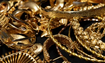 Gold price declines Rs900 per tola in Pakistan