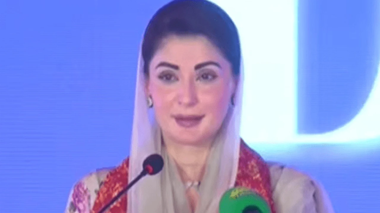 Smog is humane issue, not political, should be discussed with India: Maryam 