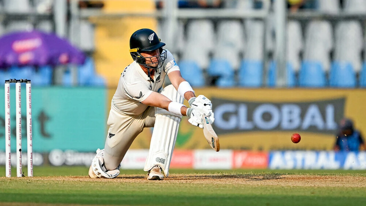 New Zealand lead by 143 as spin rules in seesaw third India Test