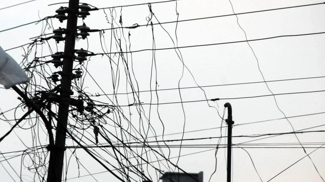 Four kids electrocuted as live wire falls on them