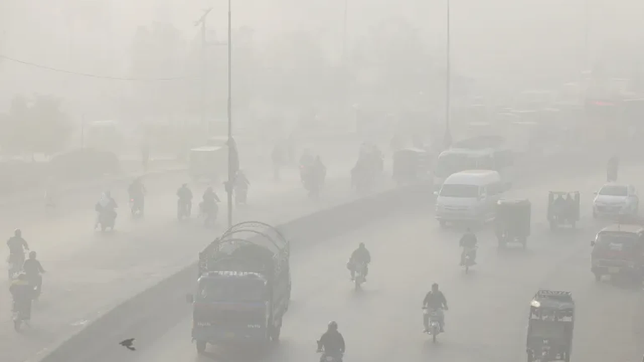 Smog menace poses threat over South Punjab