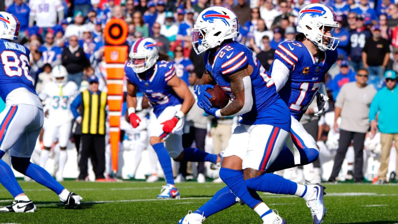 Bills' Ray Davis scored on 63-yard catch-and-run against Dolphins