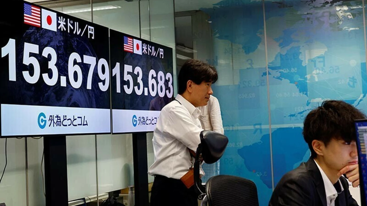 Asian currencies tumble as projected Trump win propels dollar