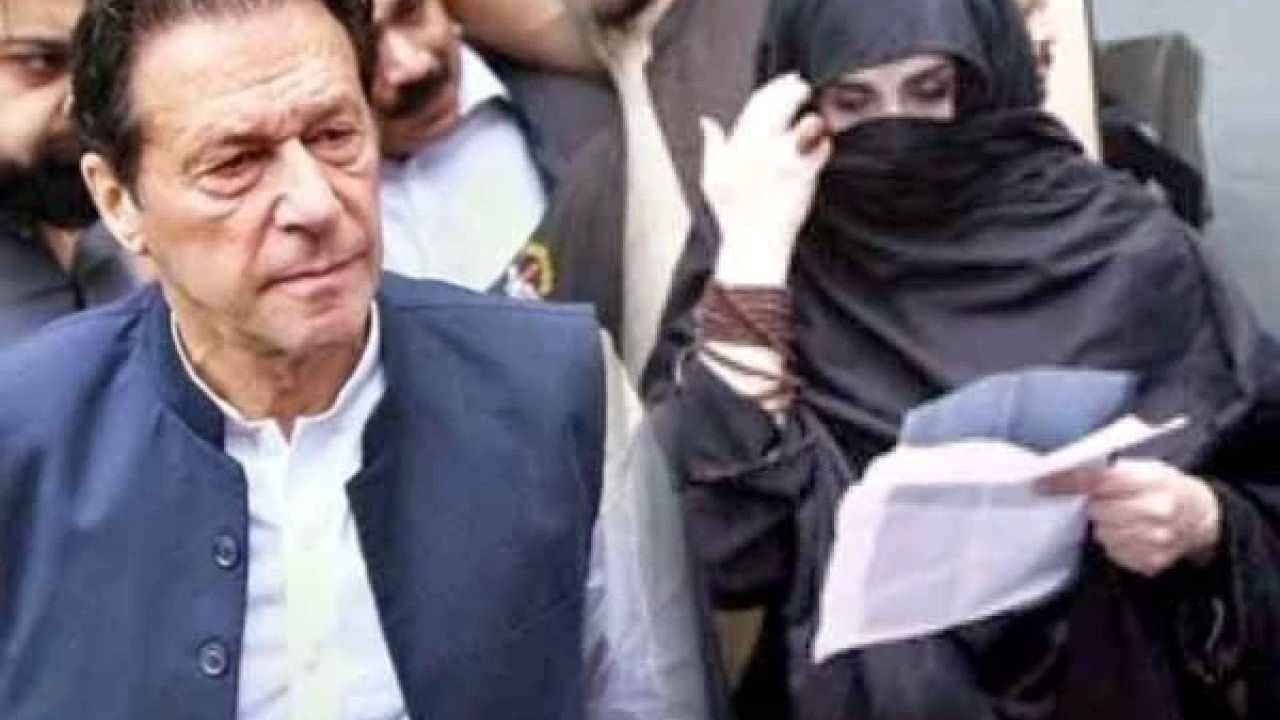 190 ملین  پاؤنڈ کیس:احتساب عدالت کو عمران خان اور اہلیہ کی بریت کی درخواستوں پر فیصلہ کرنے کی ہدایت