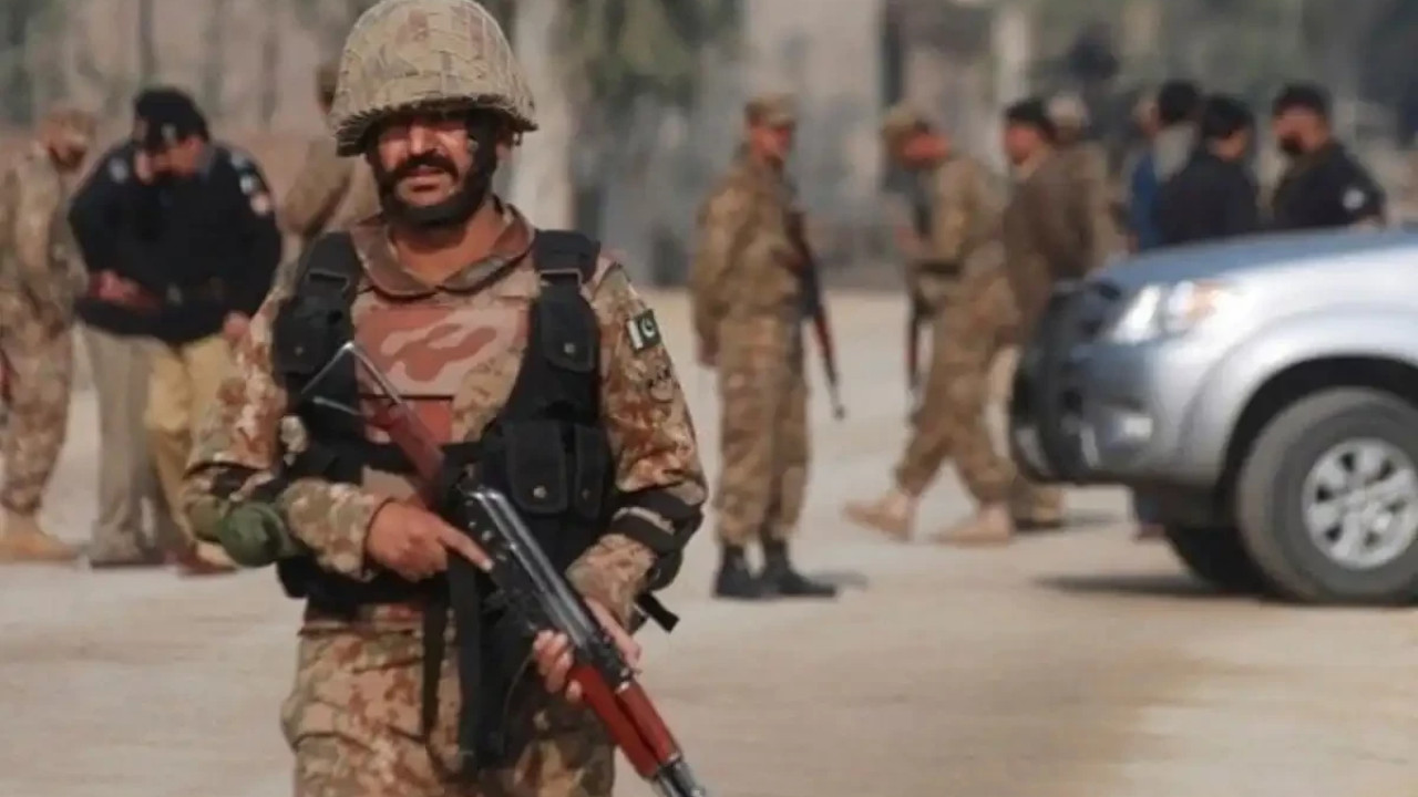 سیکیورٹی  فورسز اور دہشتگردوں کے درمیان فائرنگ کا تبادلہ،5 خوارج ہلاک، 4 اہلکار شہید