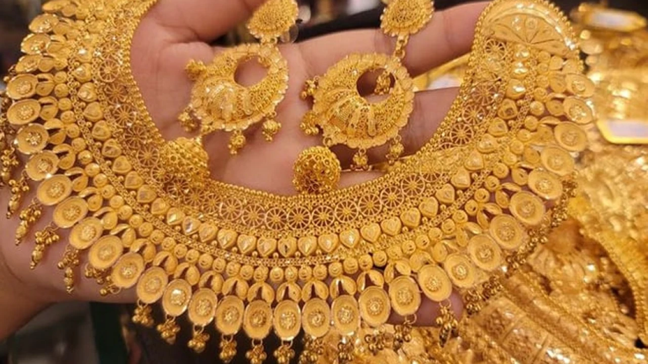 Gold prices rise after continuous decline