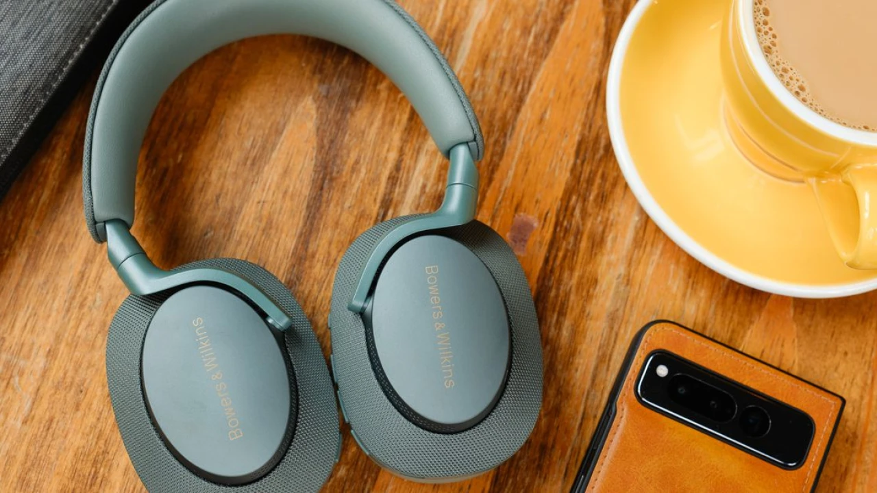 Bowers and Wilkins’ excellent sounding PX7 S2e headphones are $120 off