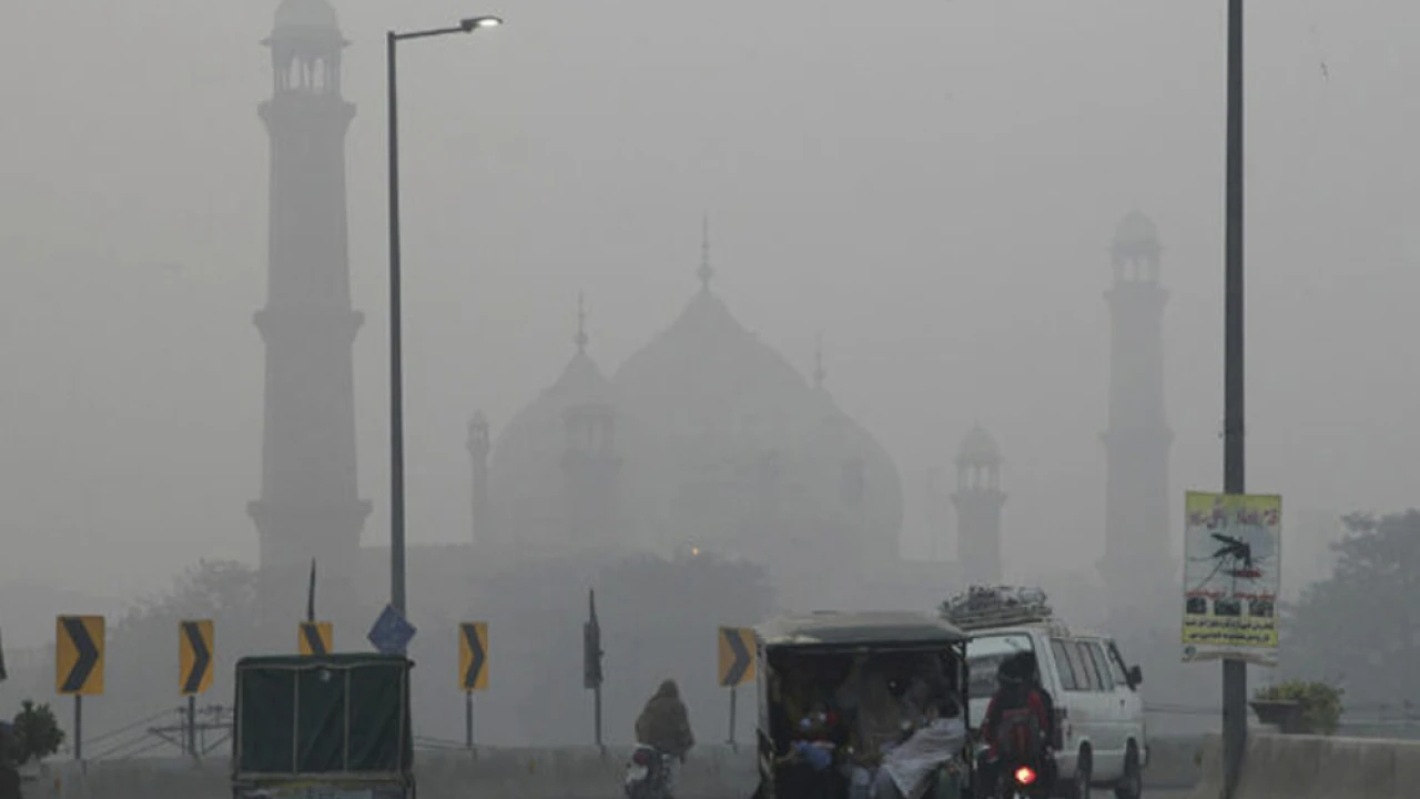 Smog: Outdoor activities banned in Lahore