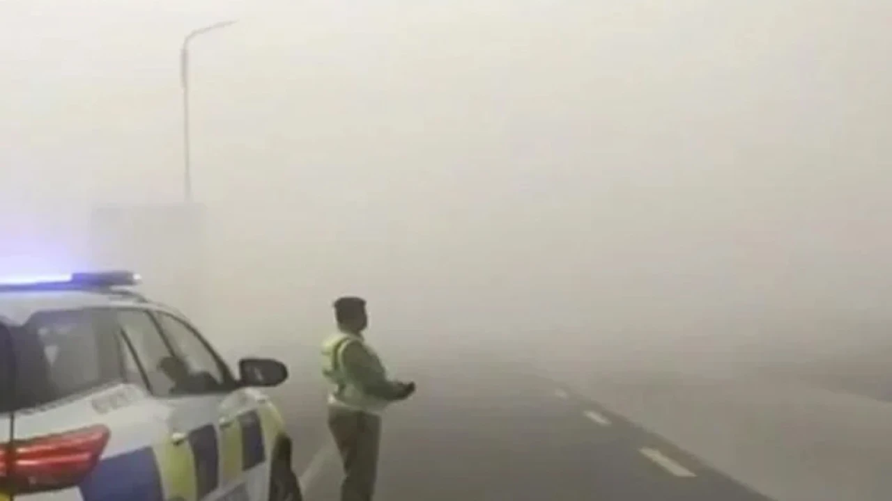 Fog: Flights affected, motorways closed, Lahore first in air pollution