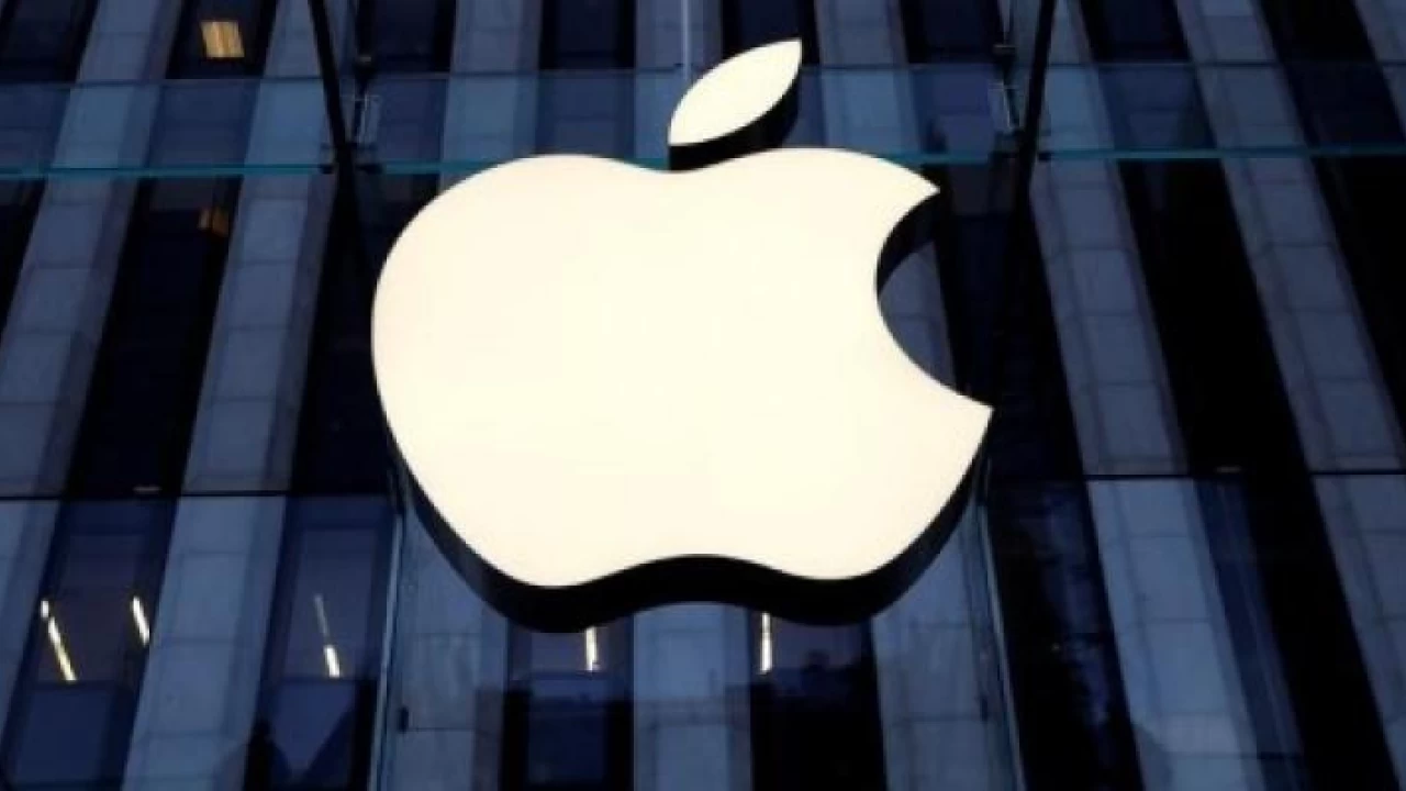 Apple becomes first company to hit $3 trillion market value, then slips