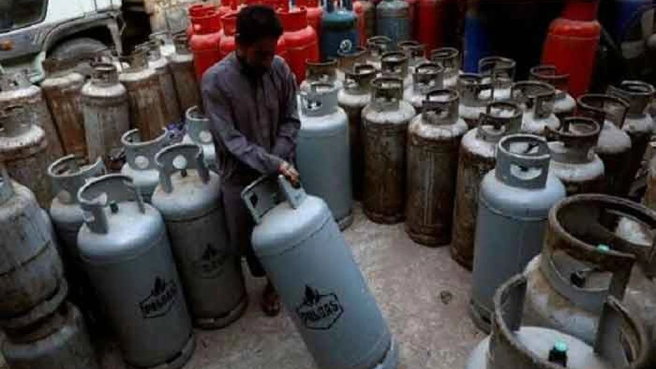 LPG price crosses Rs350 per kg