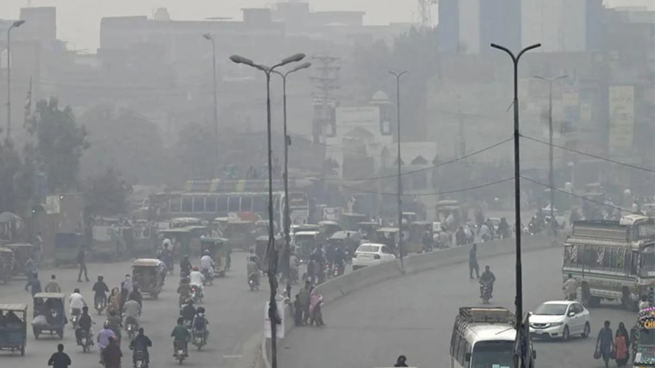 Smog: Lahore again tops most polluted cities today