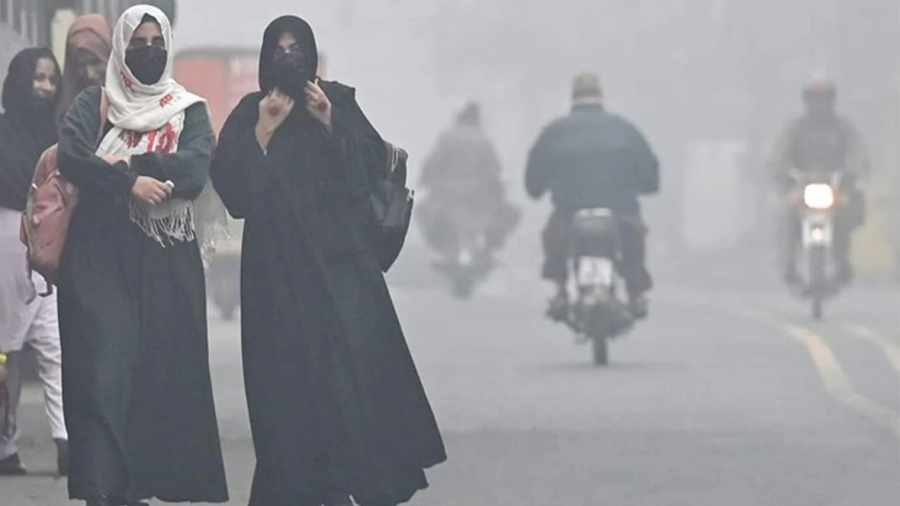 Smog, fog: Lahore once again stands polluted