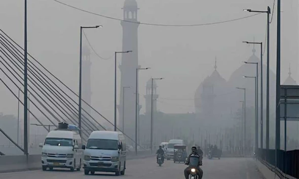 Smog returns, Lahore again tops most polluted cities