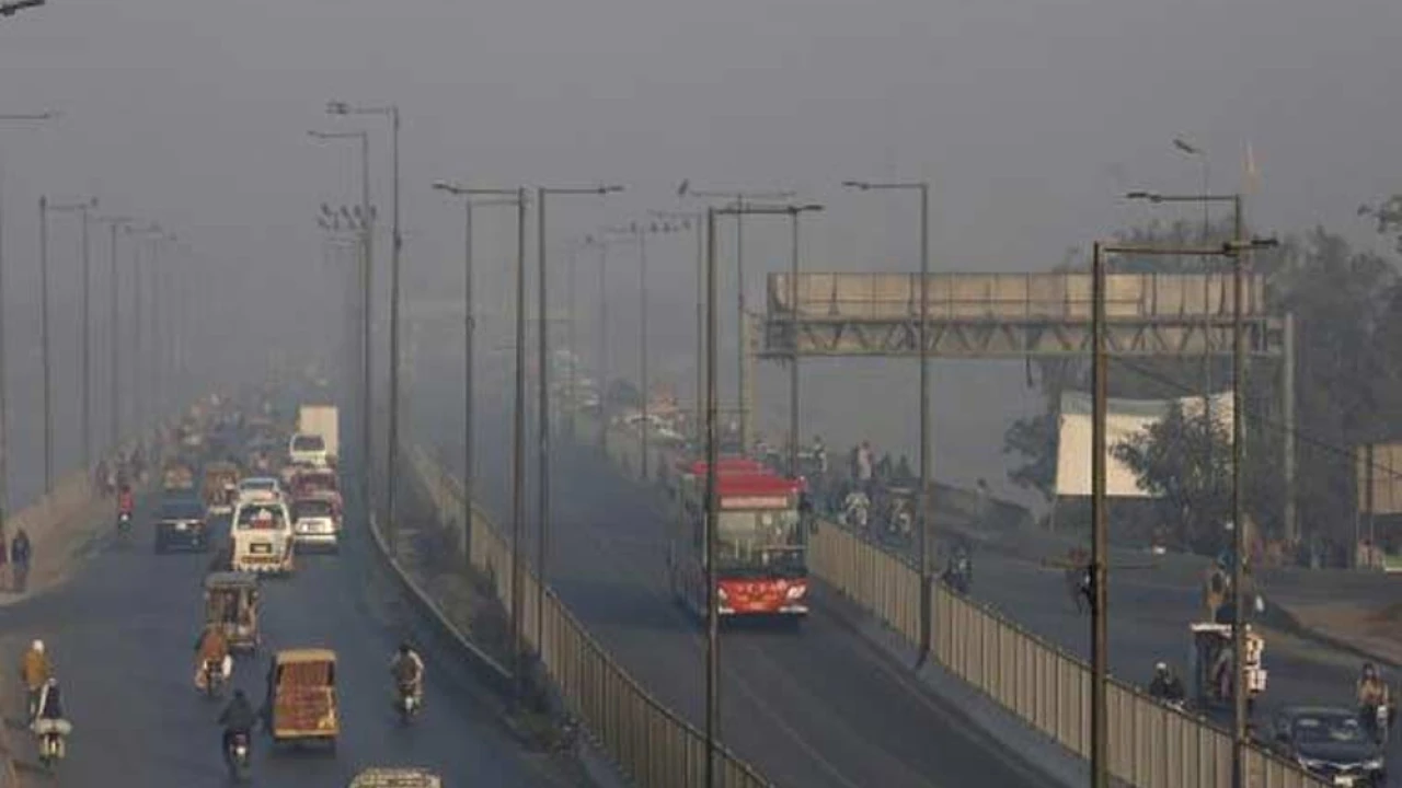 Smog: Lahore moves to 4th position in air pollution