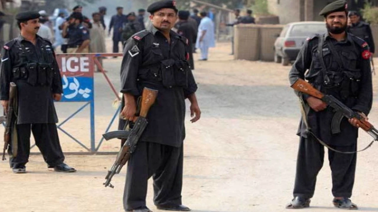 Seven injured in DI Khan police post attack