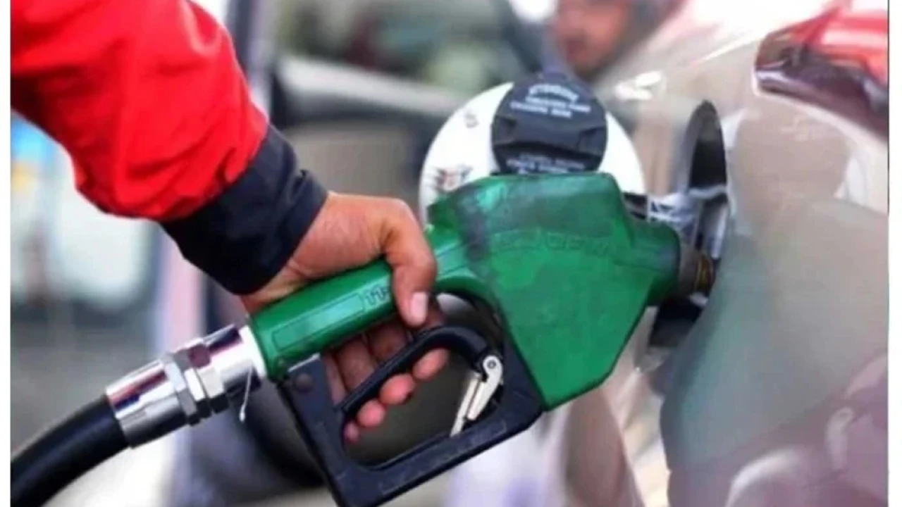 Possibility of petrol shortage in twin cities, Lahore