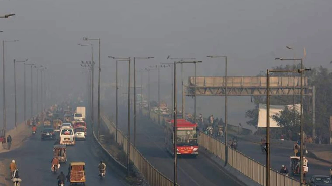 Smog: Lahore again tops in air pollution