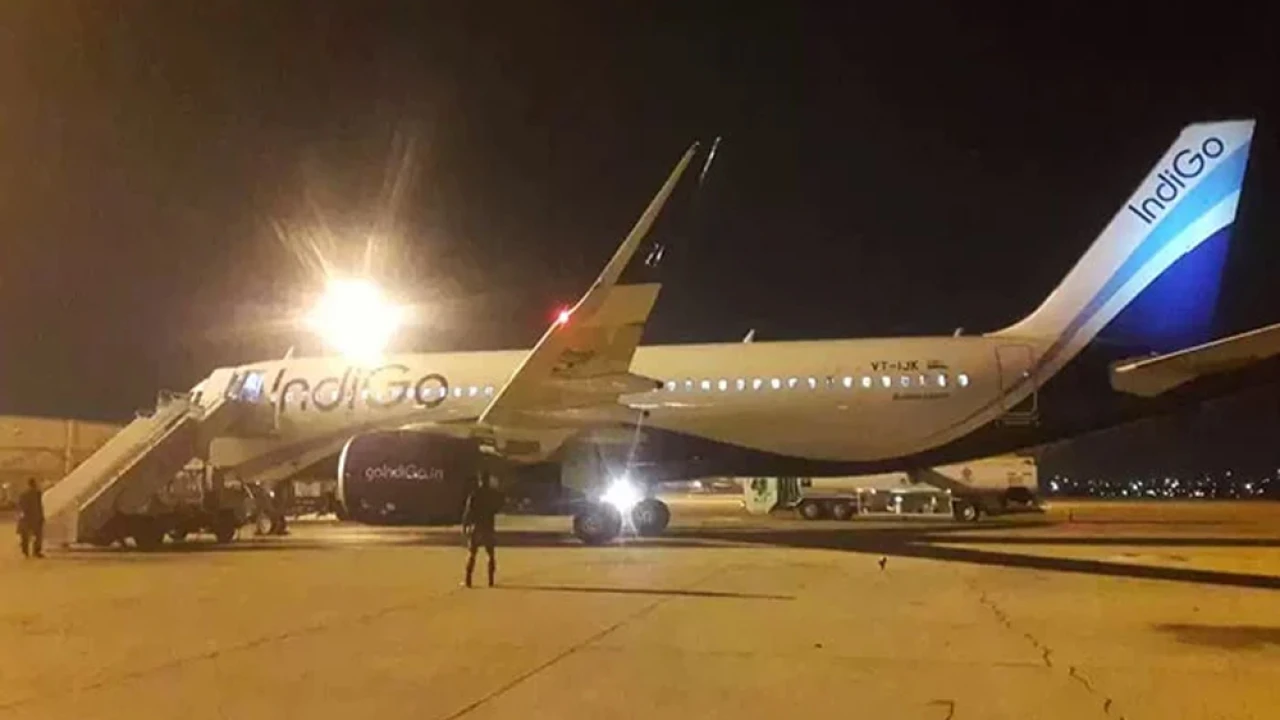 Indian plane makes emergency landing at Karachi airport