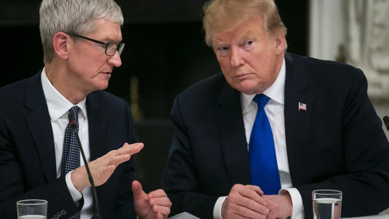 Tim Cook is the latest tech CEO to meet with Trump at Mar-a-Lago