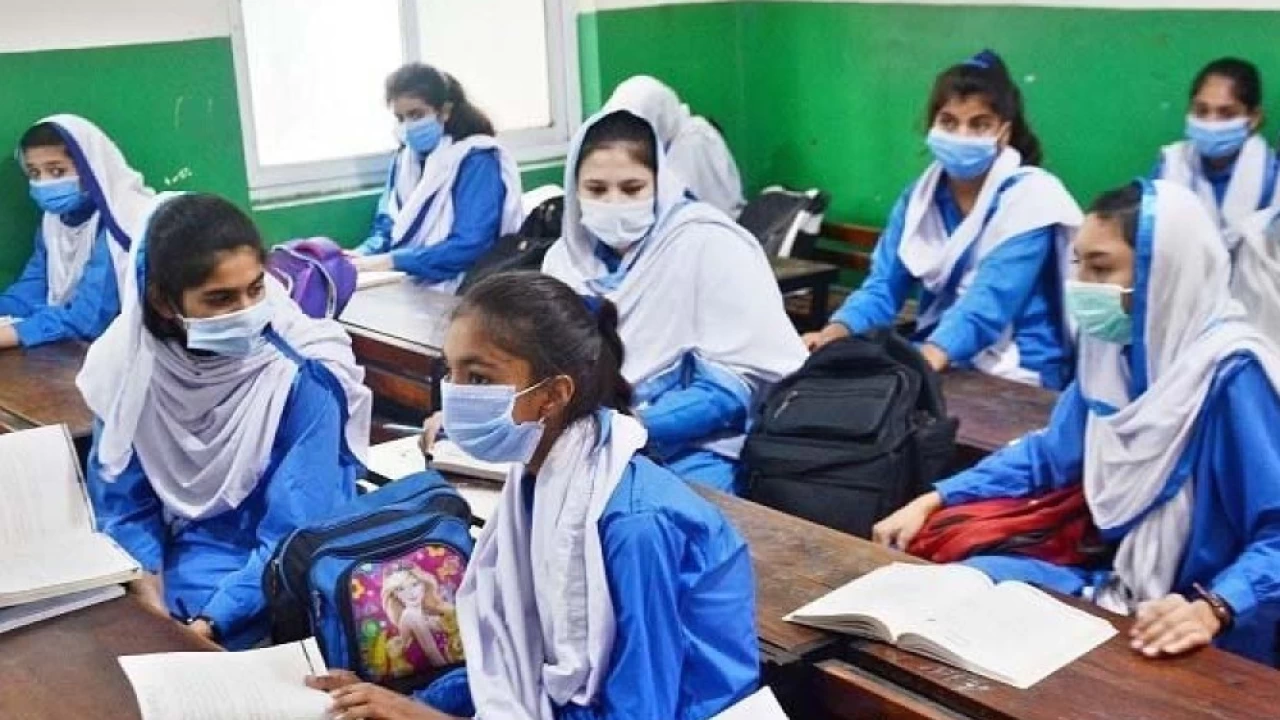 Sindh govt directs school to ensure vaccination of students aged between 12 and 18