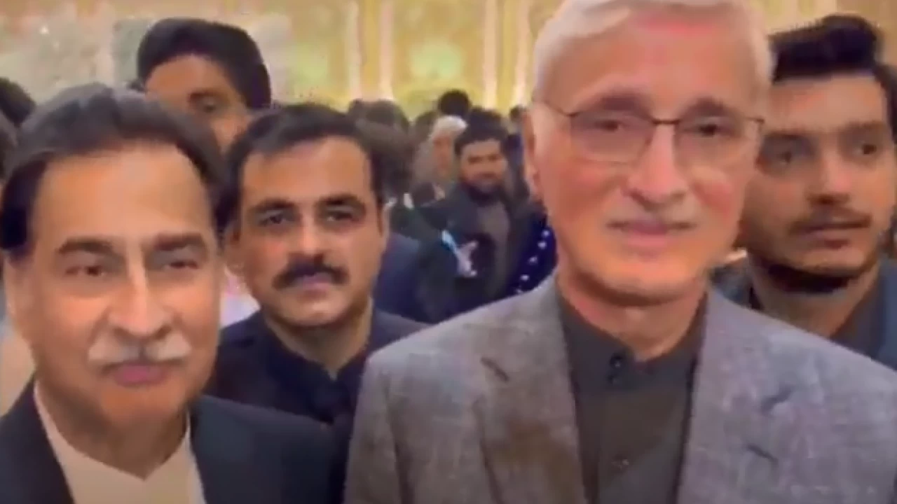 ‘Plane can land anywhere’, Jahangir Tareen reacts to a question about joining PML-N