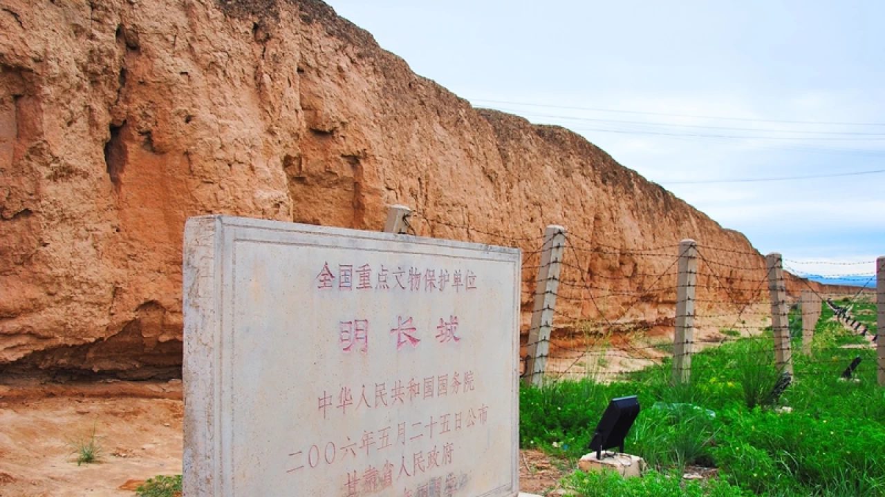 Section of Great Wall collapses after 6.9 magnitude earthquake hits China