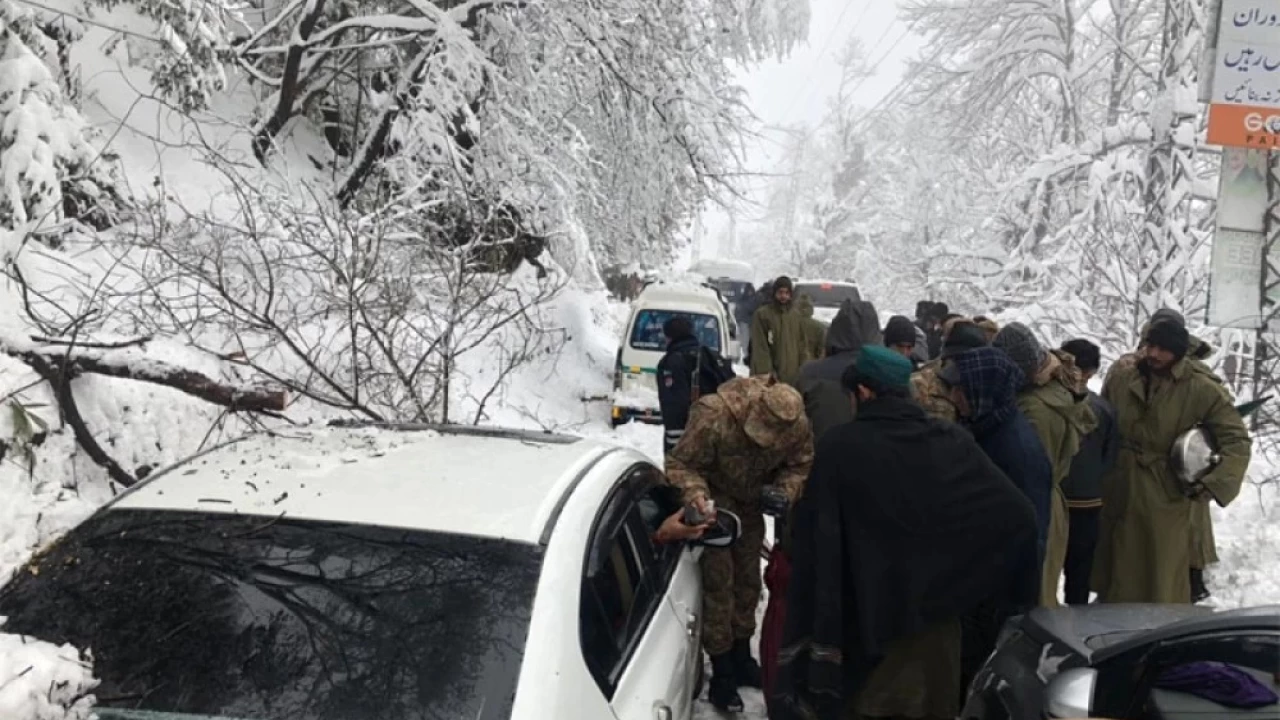 Ban on tourists visiting Murree extended for next 24 hours