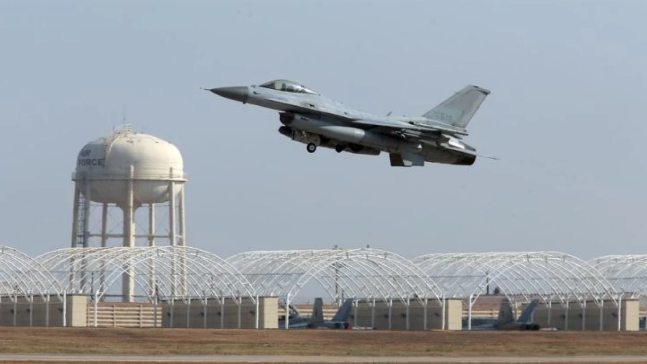 South Korean Air Force fighter jet crashes; pilot dies 