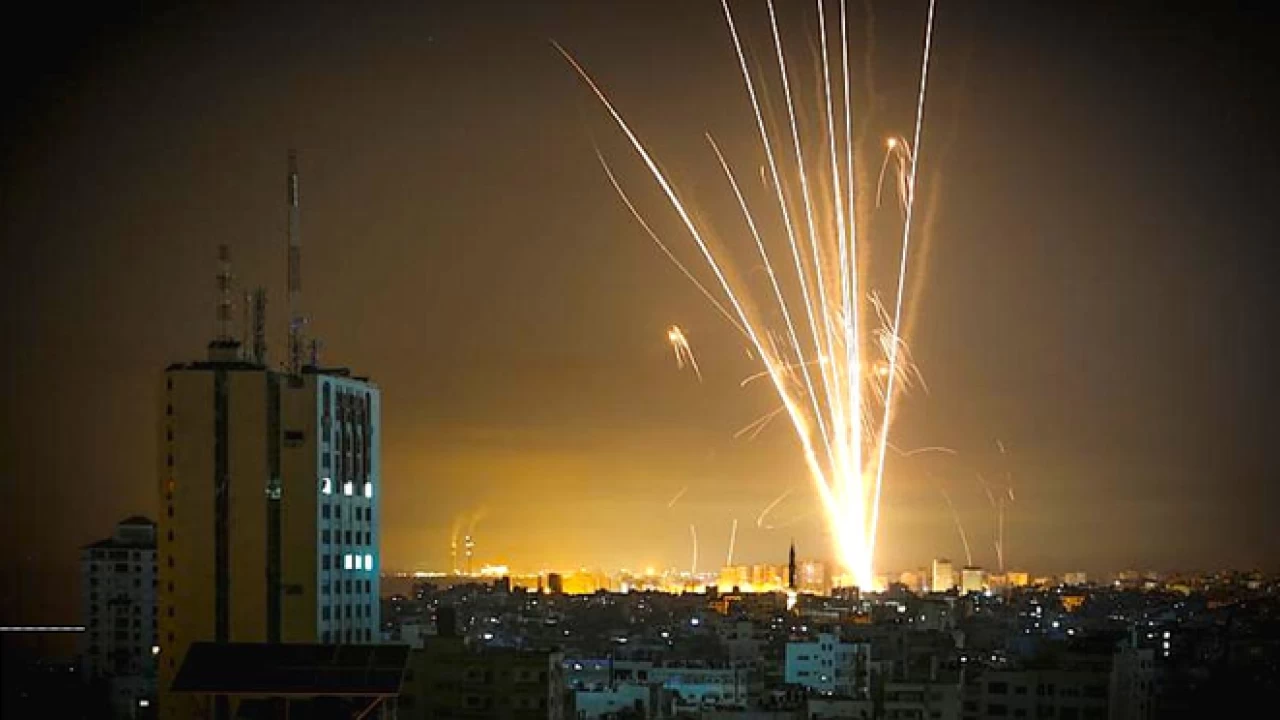 Gaza: Israeli warplanes target Hamas sites over fire balloons