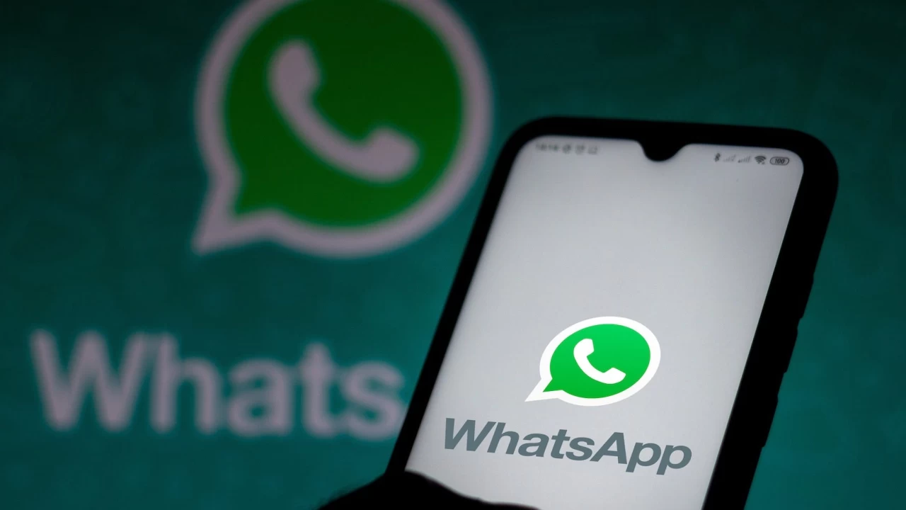 WhatsApp voice notes soon to keep playing in the background