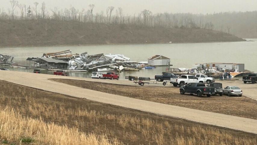Weekend US tornadoes leave at least 40 dead