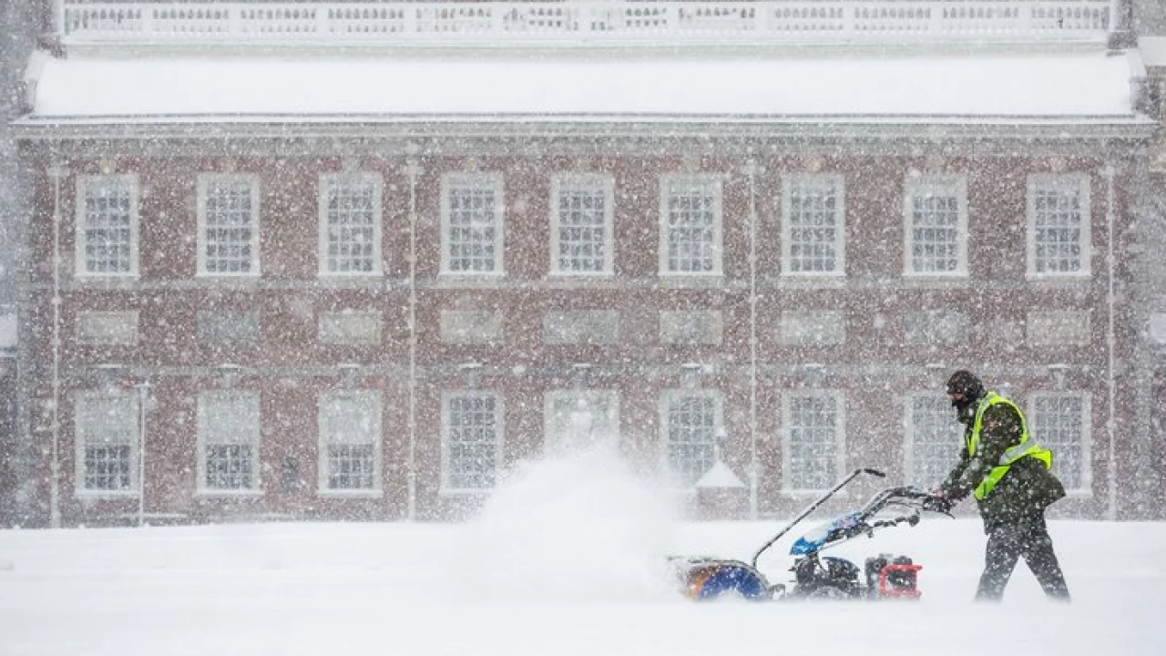 Major winter storm hits eastern US, Canada 