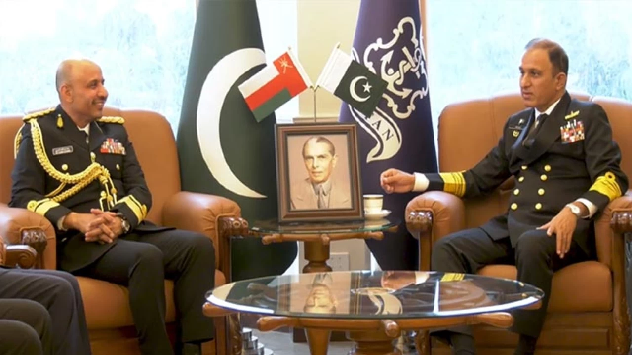 Commander Royal Navy of Oman lauds Pakistan Navy's role in maritime security